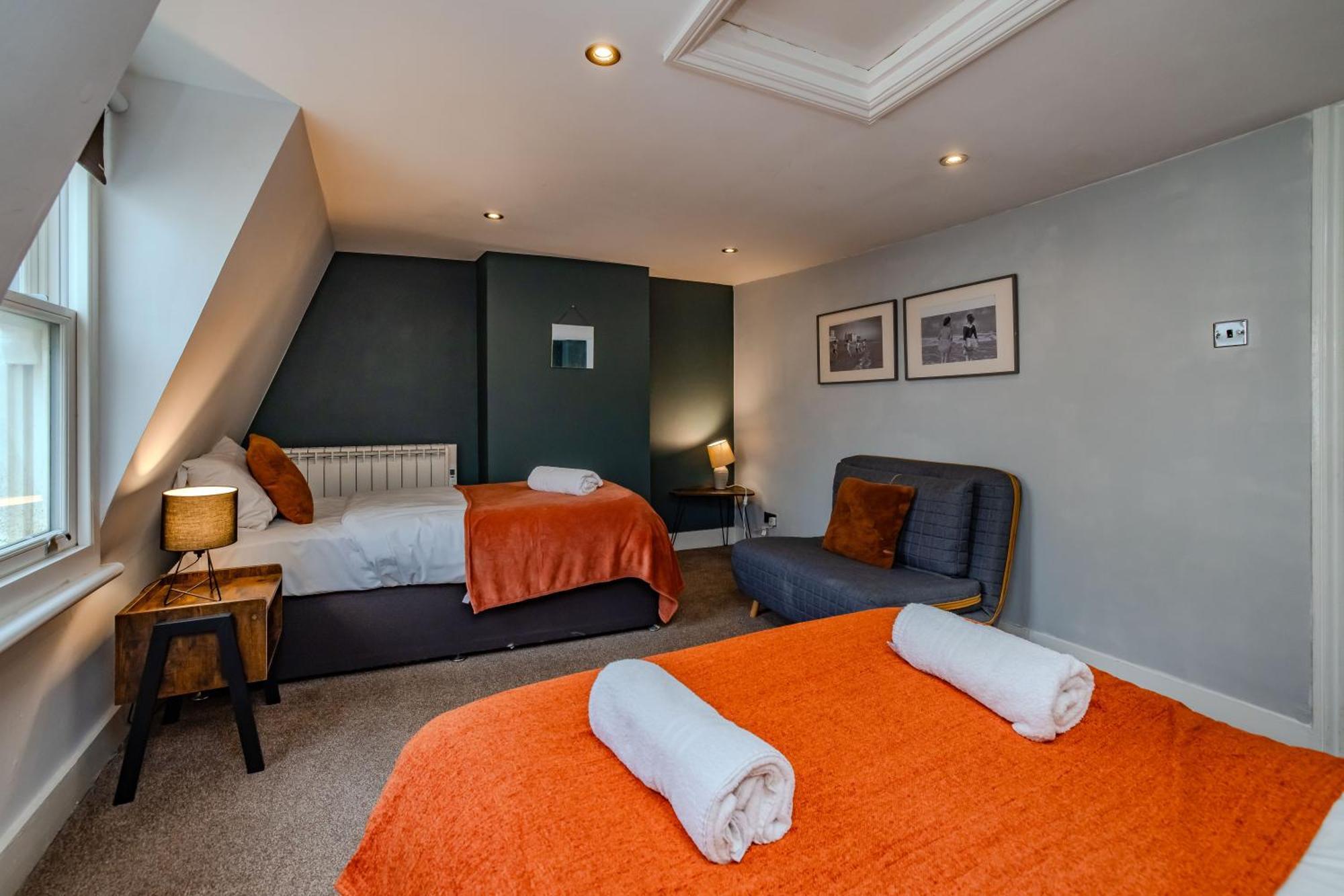 Three Bedroom Flat I Sleep Upto 9 Guests * Brighton