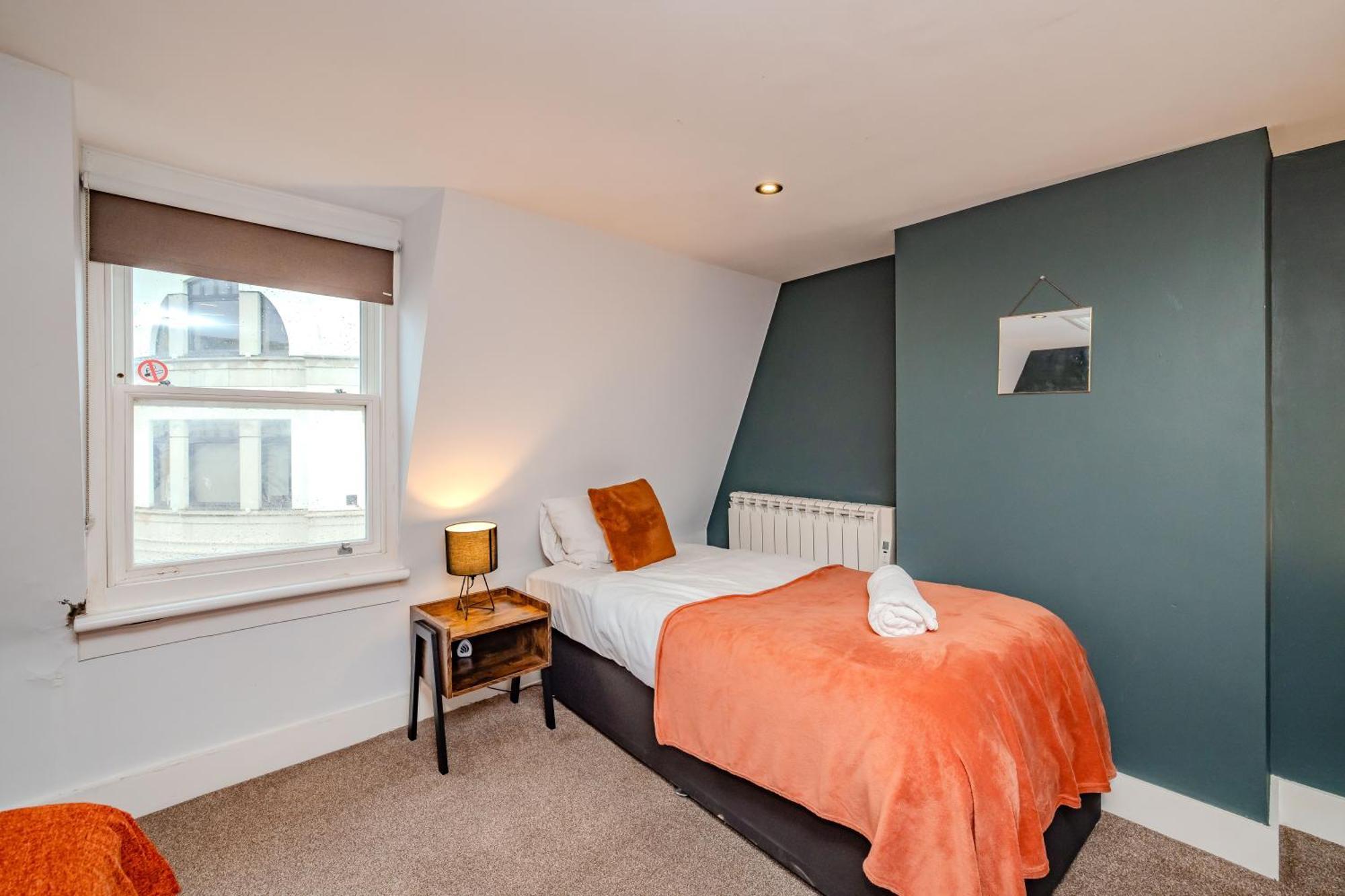 Apartment Three Bedroom Flat I Sleep Upto 9 Guests *