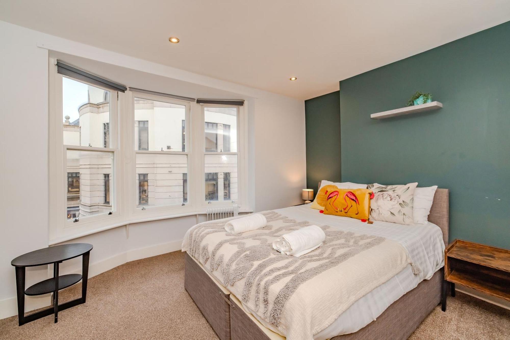 Apartment Three Bedroom Flat I Sleep Upto 9 Guests