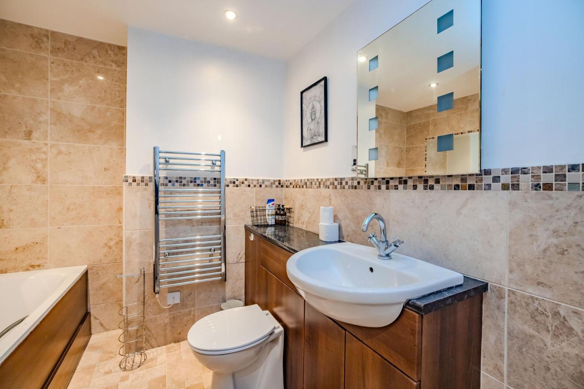 Apartment Three Bedroom Flat I Sleep Upto 9 Guests *