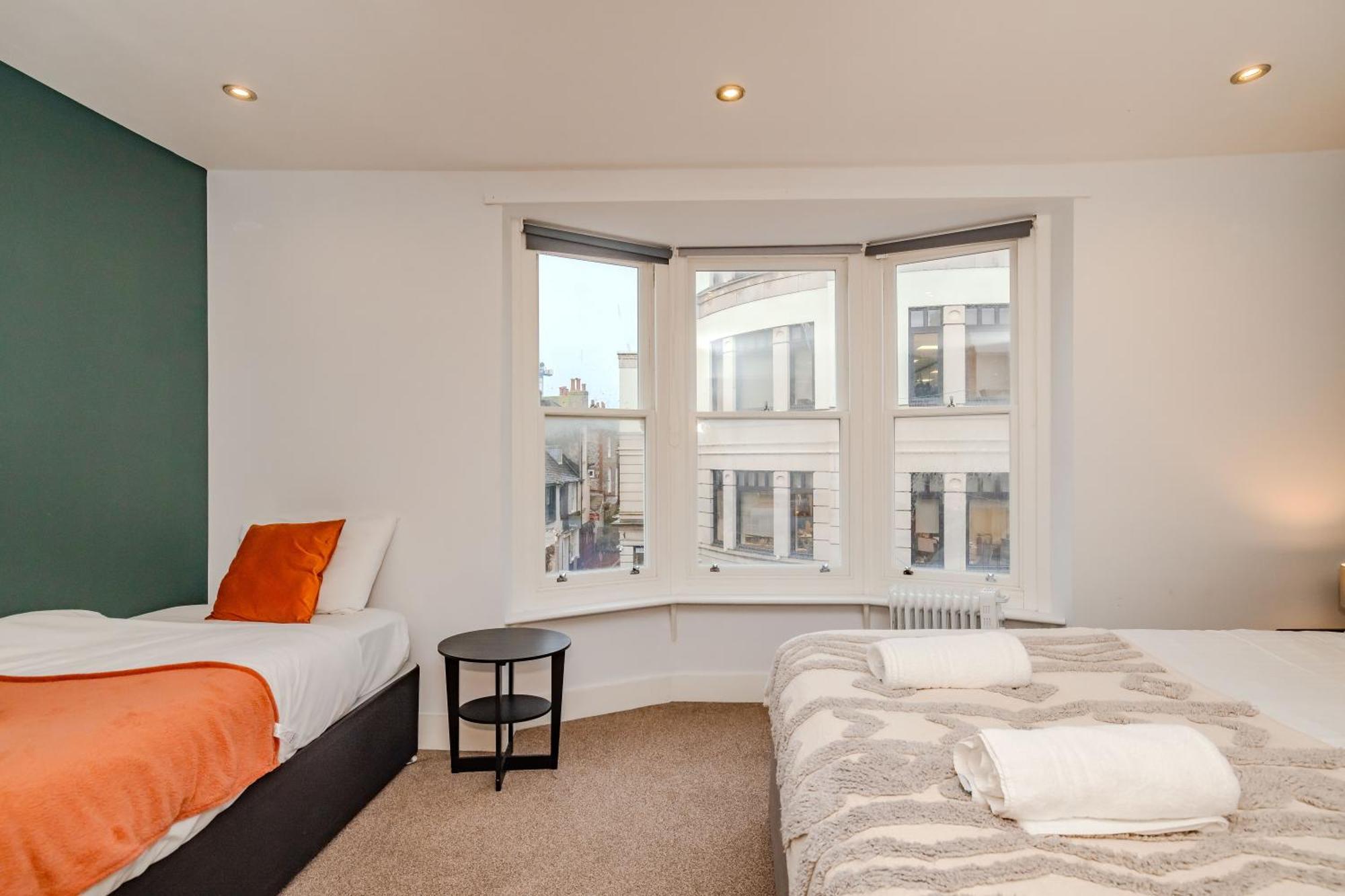 Apartment Three Bedroom Flat I Sleep Upto 9 Guests