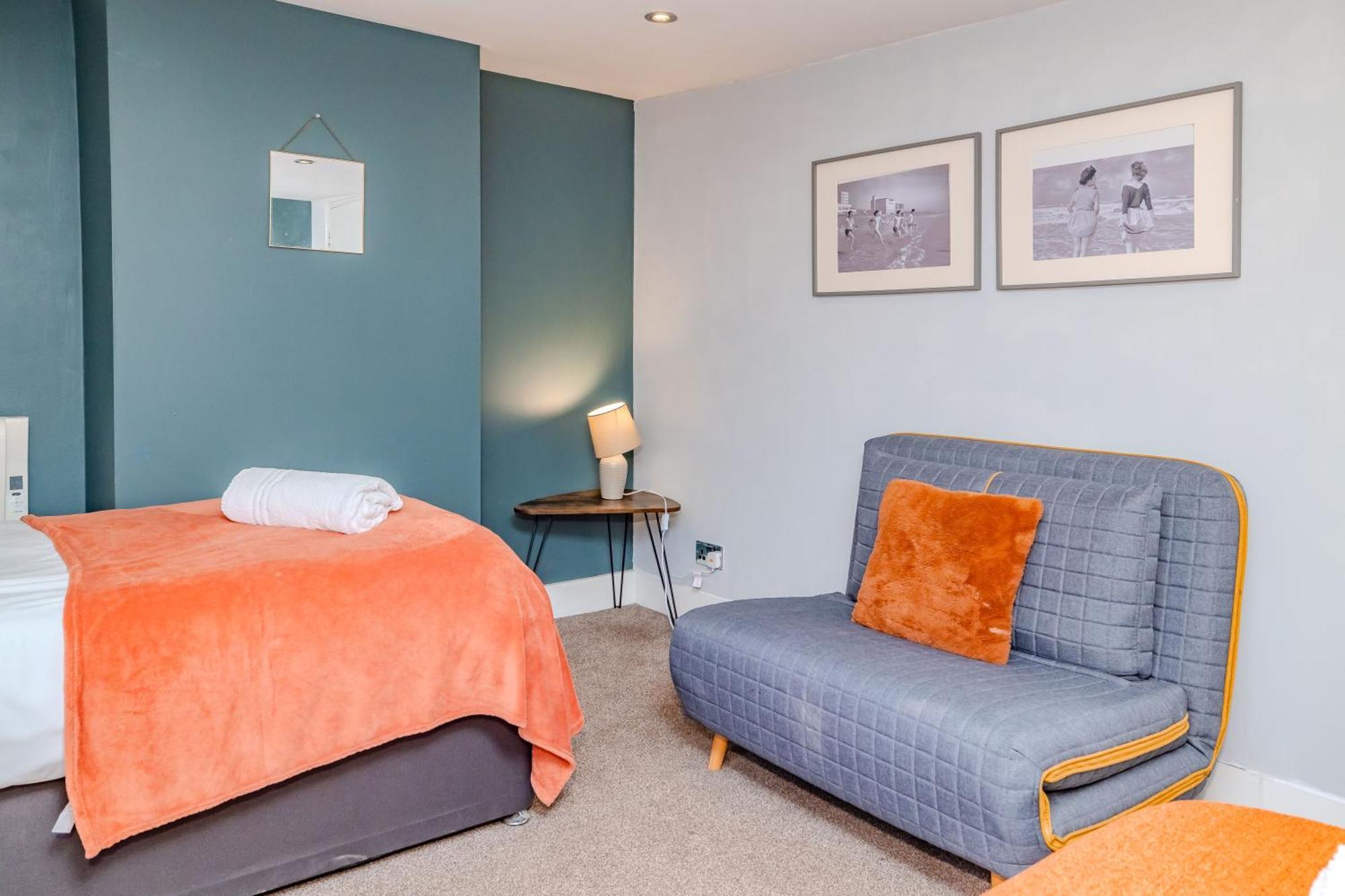 Three Bedroom Flat I Sleep Upto 9 Guests * Brighton