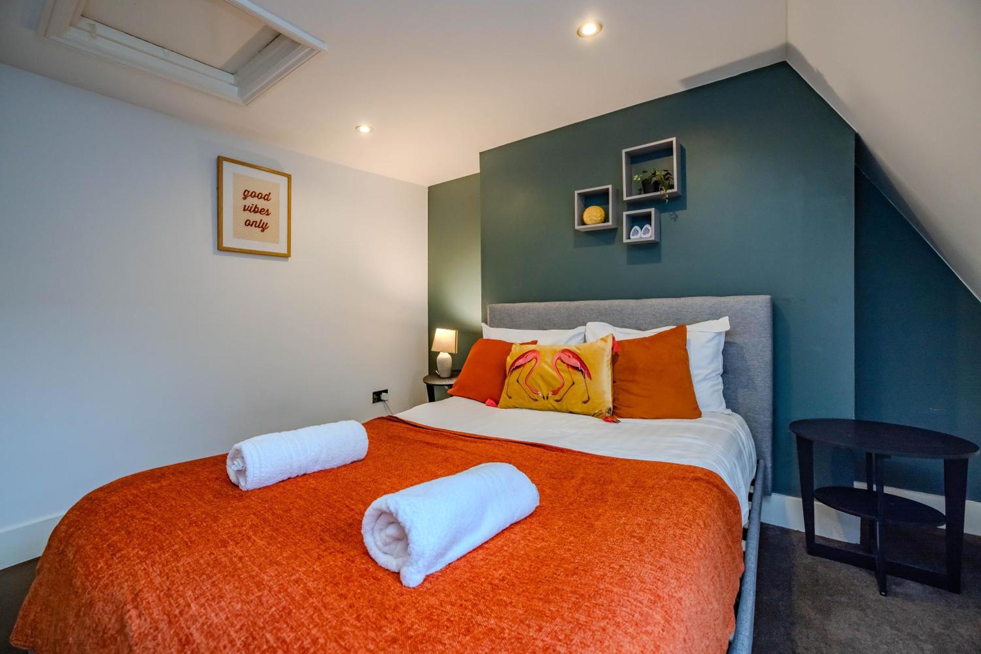 Apartment Three Bedroom Flat I Sleep Upto 9 Guests