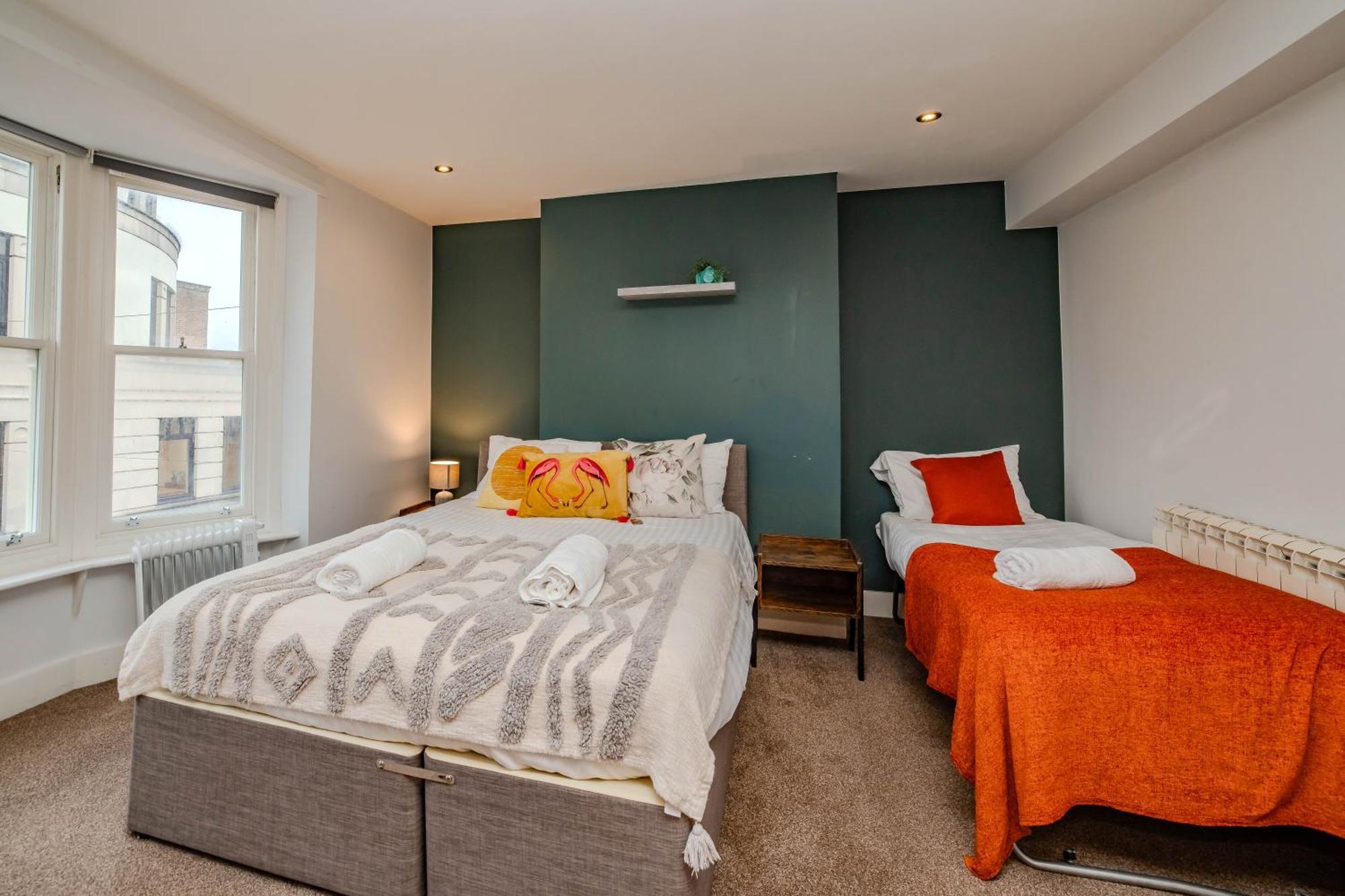 Three Bedroom Flat I Sleep Upto 9 Guests * Brighton