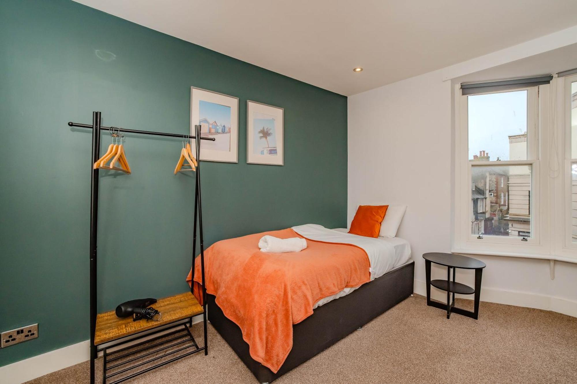 Three Bedroom Flat I Sleep Upto 9 Guests