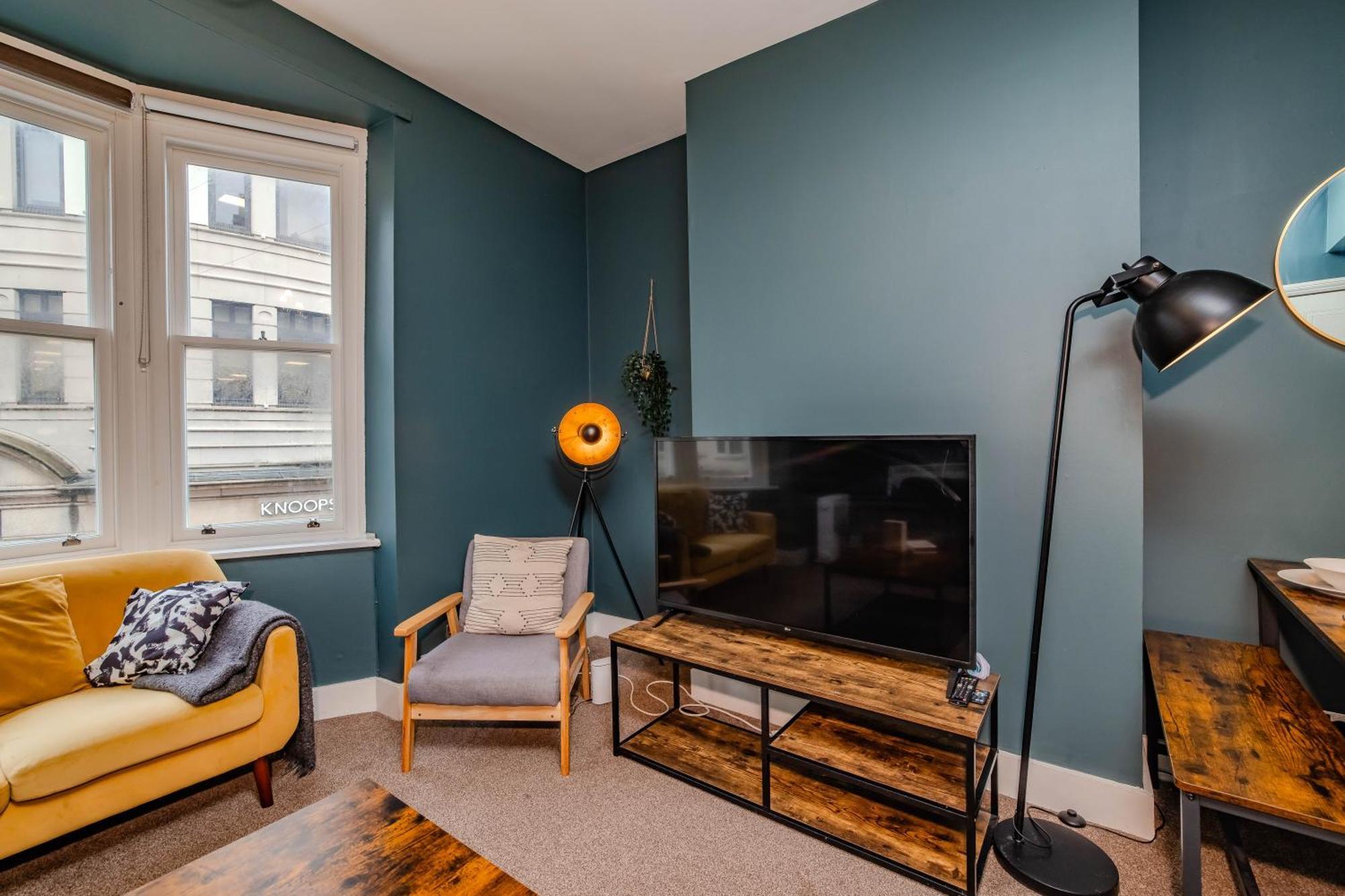 Apartment Three Bedroom Flat I Sleep Upto 9 Guests