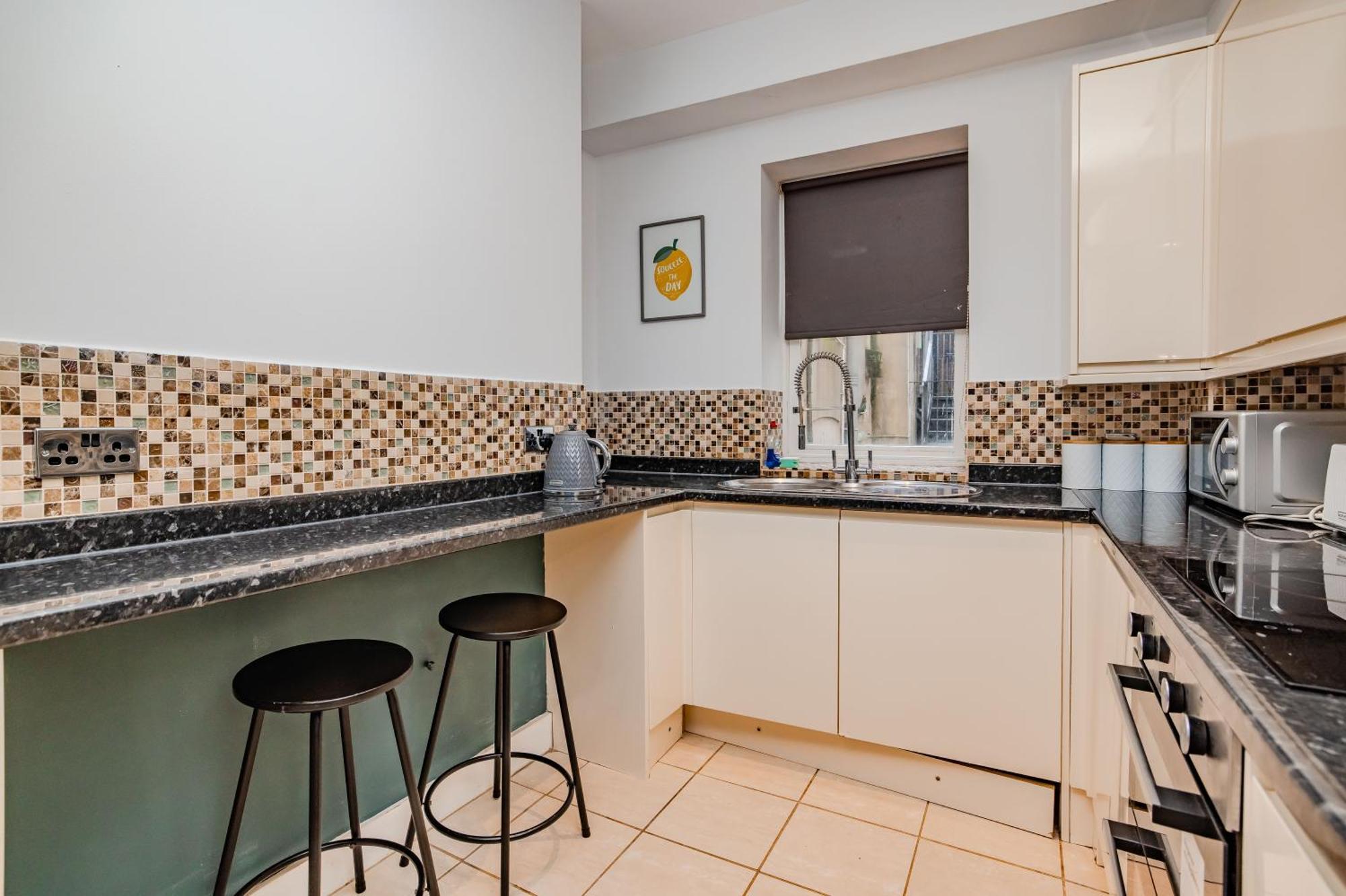 Apartment Three Bedroom Flat I Sleep Upto 9 Guests *
