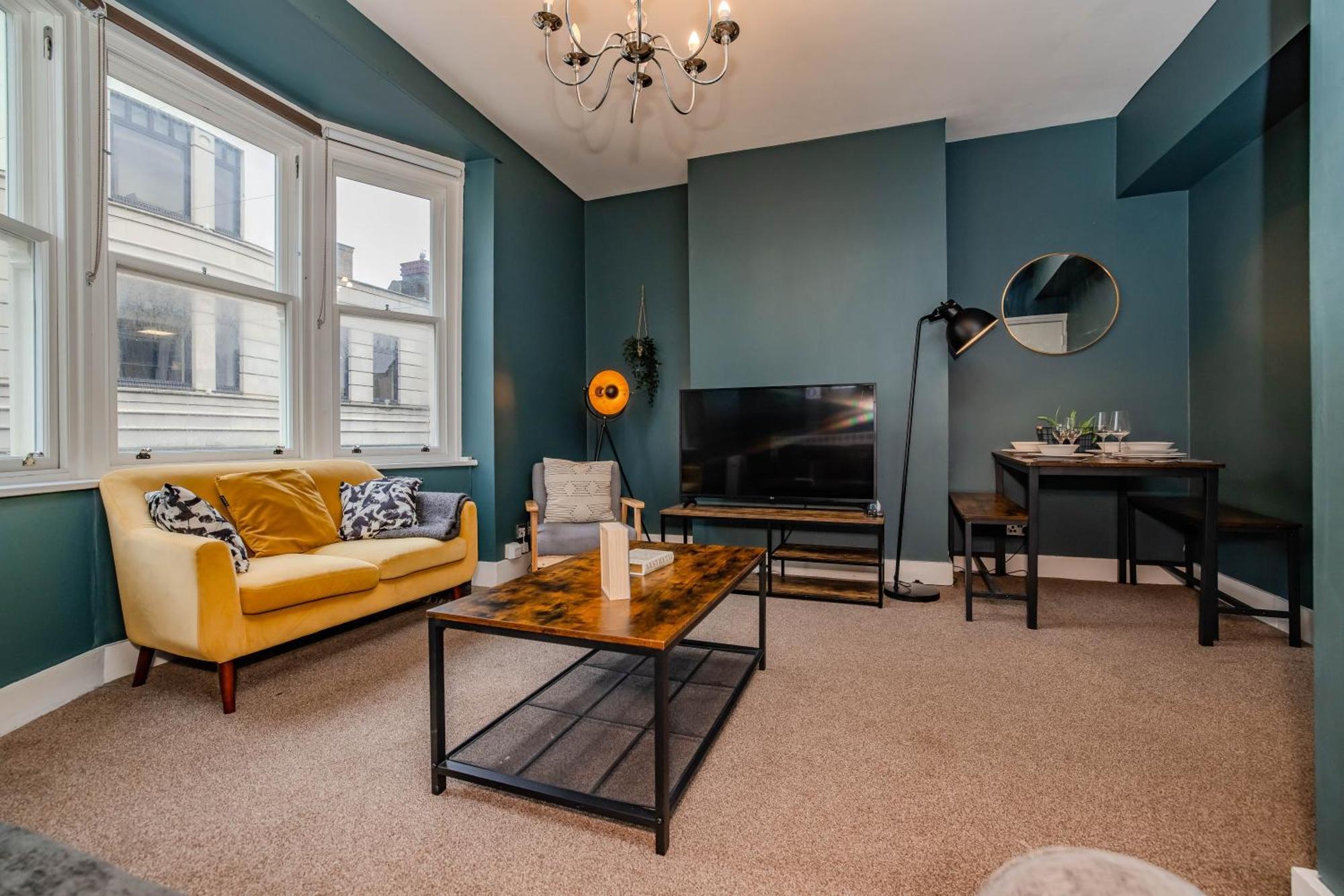 Three Bedroom Flat I Sleep Upto 9 Guests Apartment Brighton