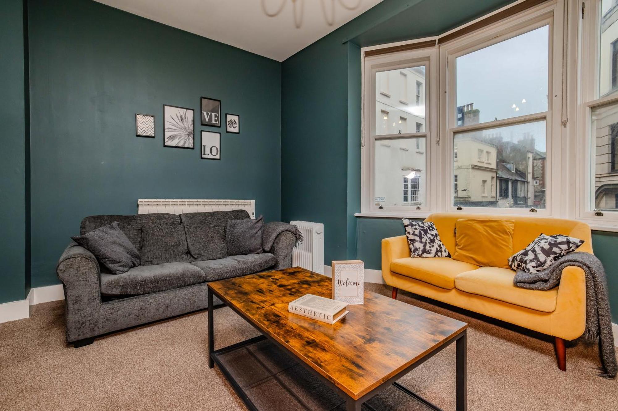 Apartment Three Bedroom Flat I Sleep Upto 9 Guests