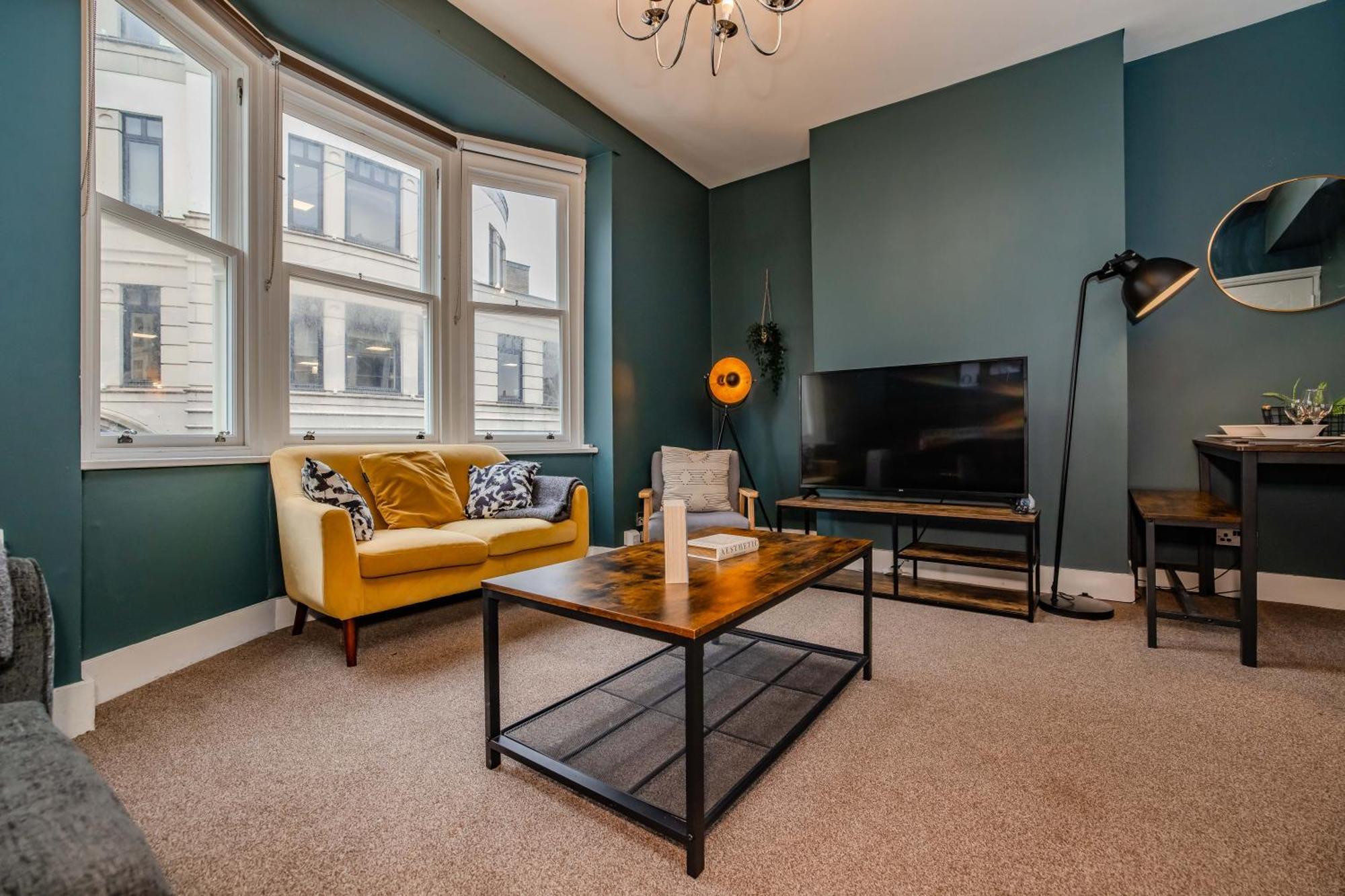 Apartment Three Bedroom Flat I Sleep Upto 9 Guests Brighton